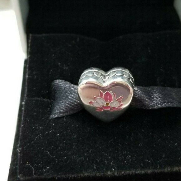 AUTH PANDORA SS CDN EXCLUSIVE LOTUS BLOOM ENG792015_3- NOT AVAILABLE USA - Picture 4 of 5